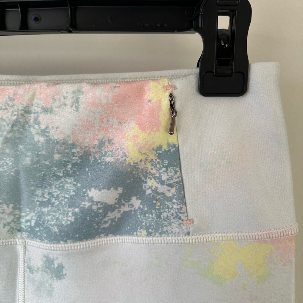 CALIA by Carrie Underwood Essential No Seam Printed 7/8 Yoga Leggings, size M - Picture 3 of 8